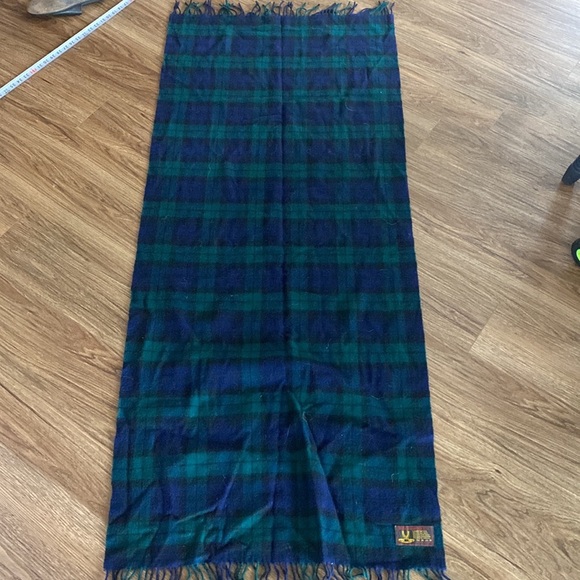 VTG Peter Macarther & co Lambswool tartan plaid scarf. Great condition. - Picture 3 of 5